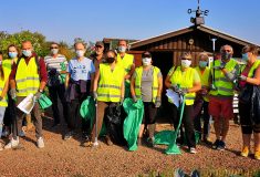 photo de groupe évèment Word clean up day